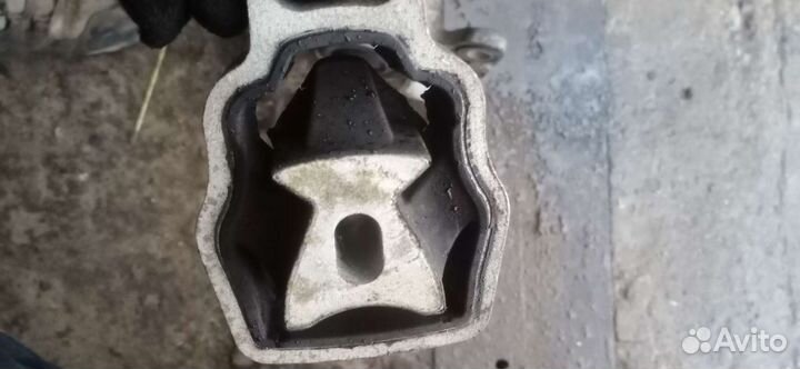 Опора двигателя Задняя Freelander 2 дизель 2.2TDI