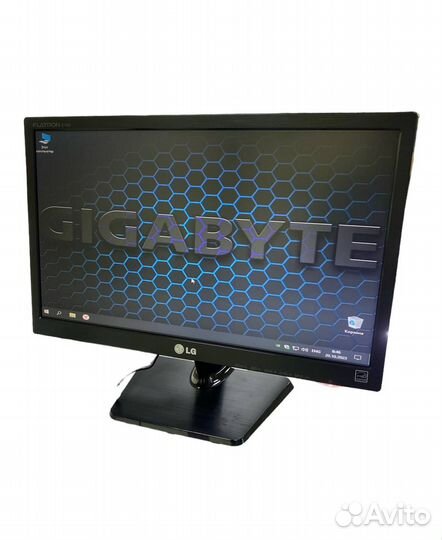 Монитор LG 18.5