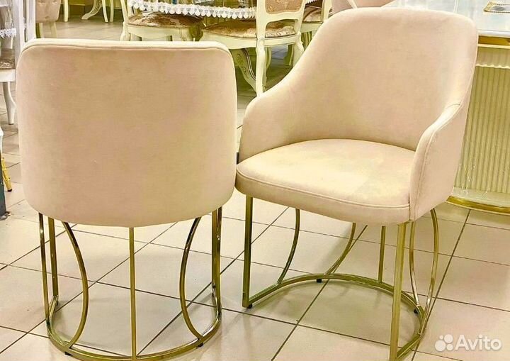 Столы и стулья