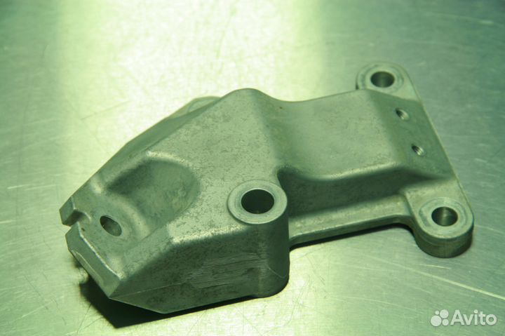 Уши крепления кпп Nissan GTR35