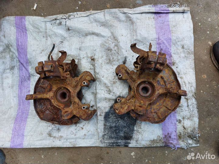 Поворотный кулак в сборе. Volkswagen Polo 4.2008г