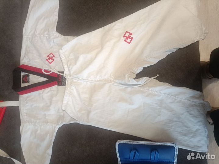 Добок и защита для тхеквондо