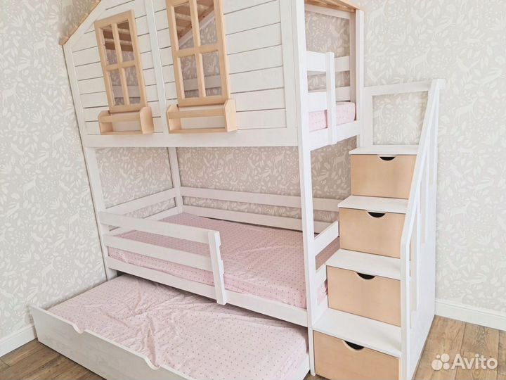 Двухъярусная кровать из массива