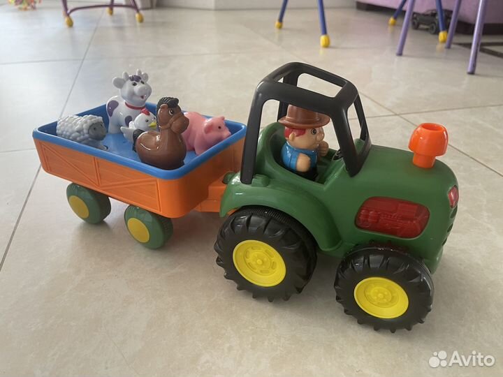 Развивающая интерактивная игрушка Трактор на ферме