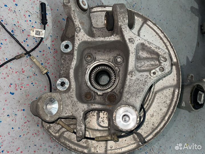 Кулак задний левый BMW G30 G31