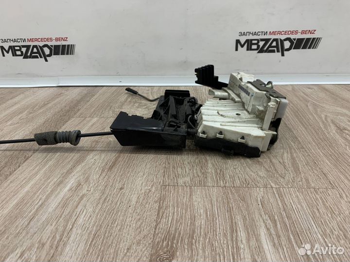 Замок двери задней левой Mercedes W164 ML 164