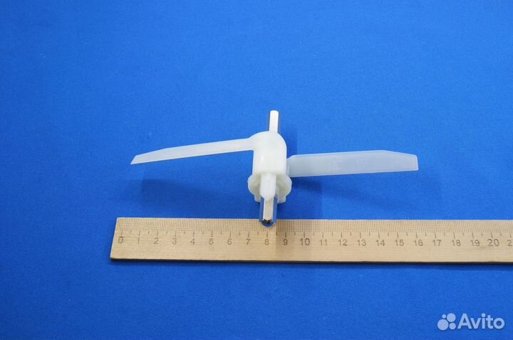 Ось-лопасть для кухонного комбайна Bosch 10004361