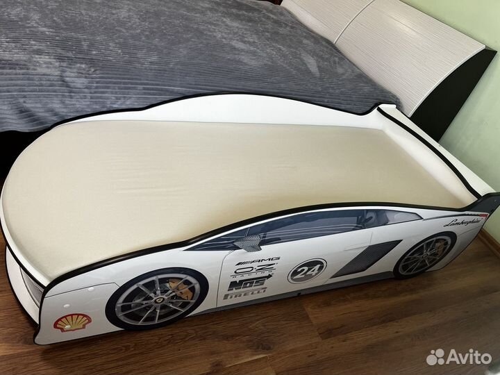 Детская кровать машина