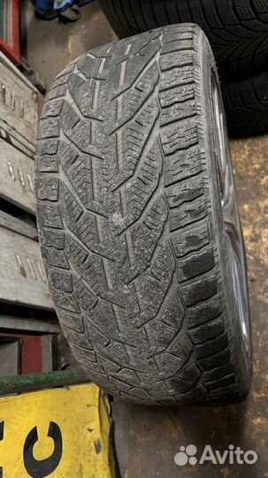 Tigar Winter 235/45 R18 V