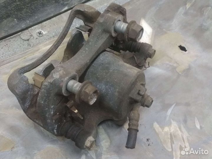 Суппорт передний Ниссан maxima, cefiro