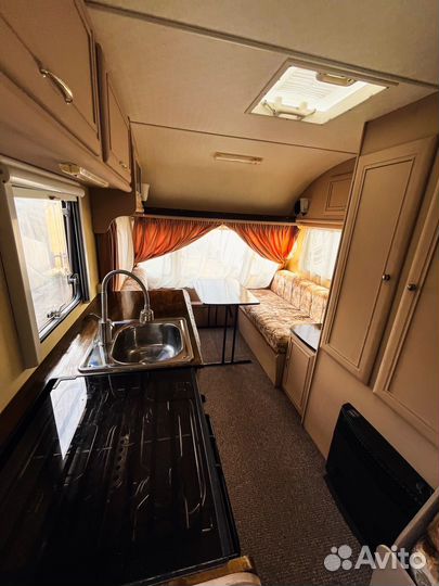 Прицеп-дача Avondale Harworth, 2000