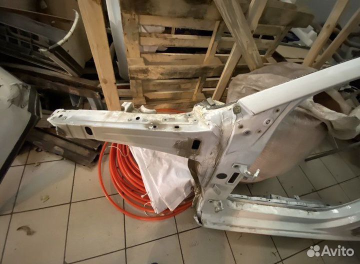 Volkswagen Polo Центр. Стойка и порог кузова