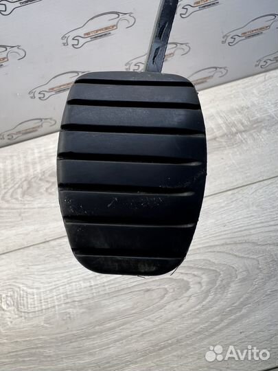 Педаль тормоза Рено Логан, Сандеро, Ларгус