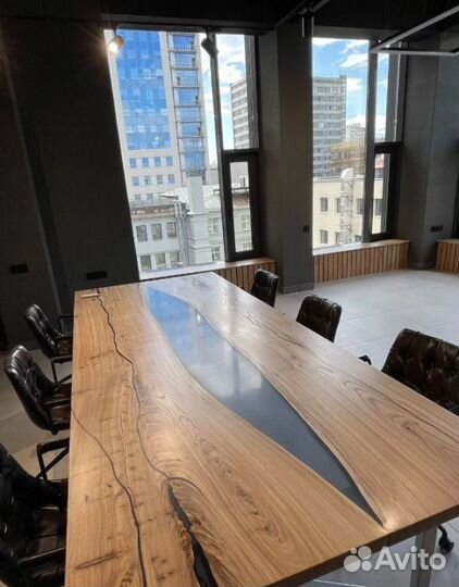 Стол из эпоксидной смолы