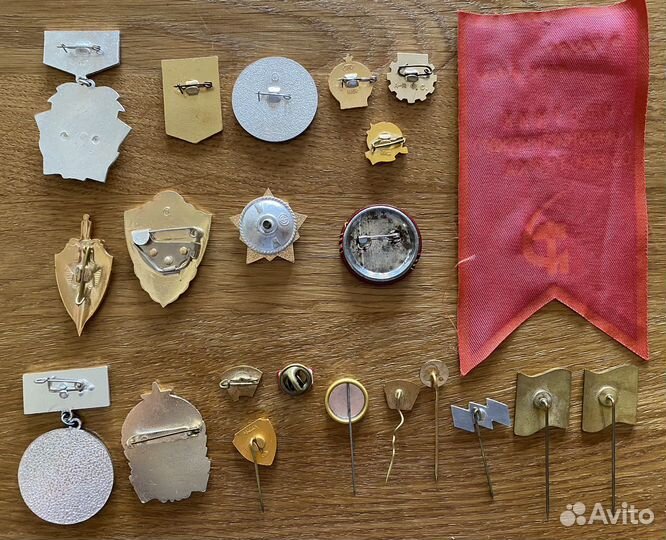Значки СССР разные 190 шт и вымпела