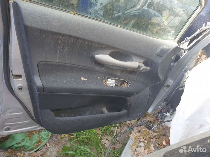 Тойота аурис 2008г обшивки дверей