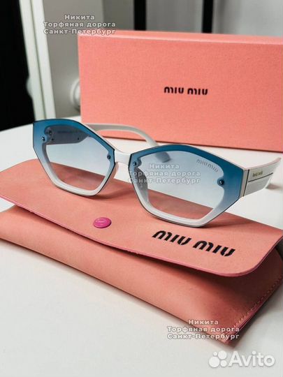 Солнцезащитные очки Miu Miu