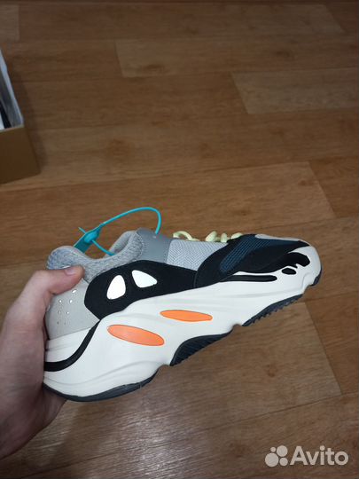 Кроссовки Adidas yeezy boost 700