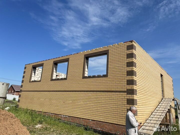 Бригада строителей