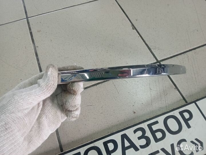 Молдинг фонаря правого Toyota Land Cruiser 200