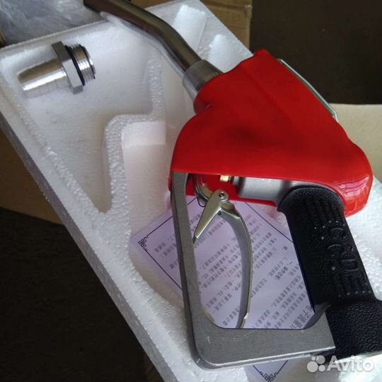 Заправочный пистолет с электронным счетчиком