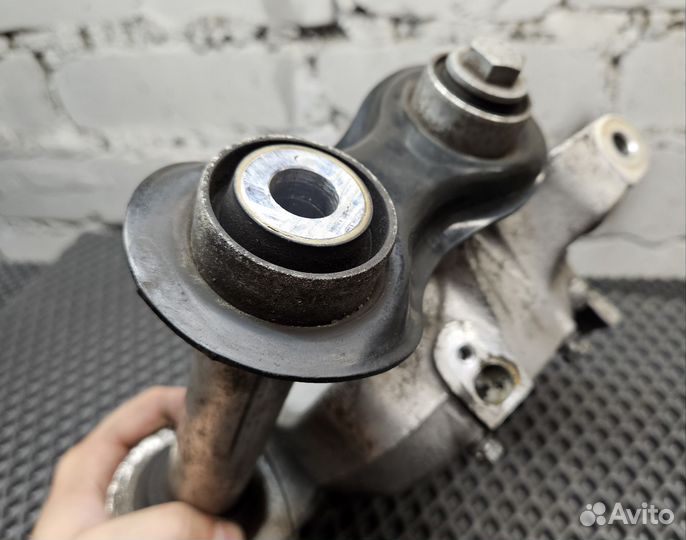 Кулак задний левый BMW E39