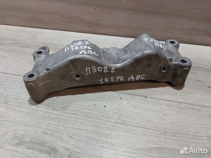 Кронштейн опоры двигателя Peugeot 308 1.6 EP6
