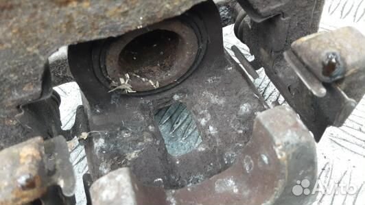 Суппорт тормозной задний правый toyota RAV 4 ZSA3