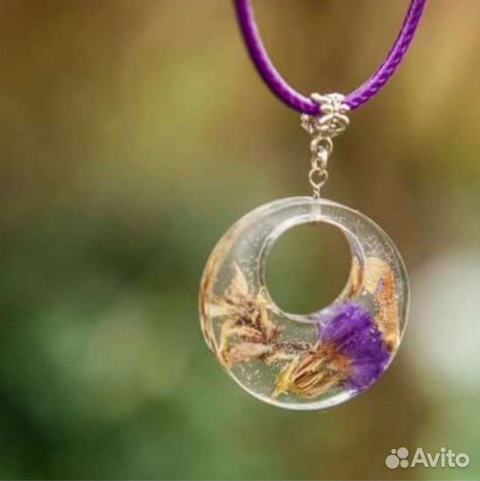 Кулон из эпоксидной смолы