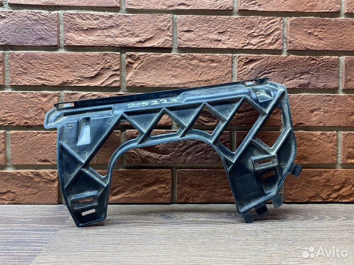 Кронштейн заднего бампера правый Mercedes W166 AMG