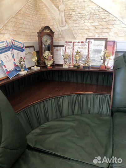 Угловой кожаный диван и кресло бу