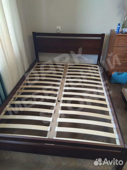 Кровать массив