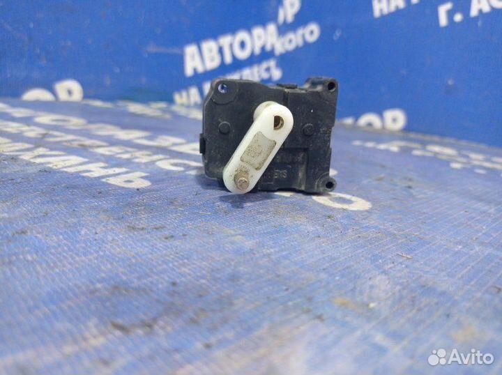 Моторчик заслонок отопителя Audi A8 седан ABZ 1996