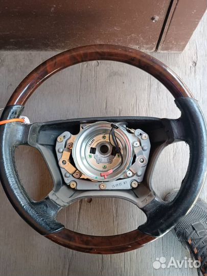 W124 Руль Дерево Орех Мерседес 140