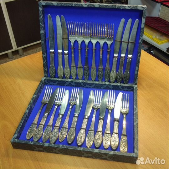 Советский столовый набор на 12 персон в кейсе