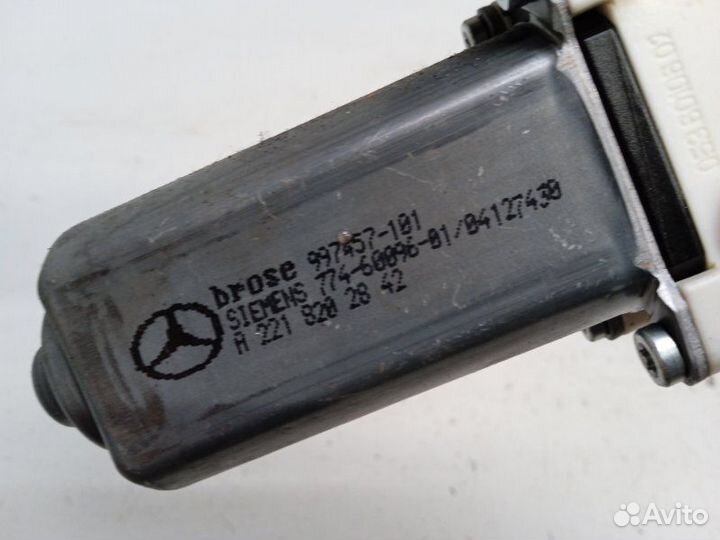 Моторчик стеклоподъемника передний правый