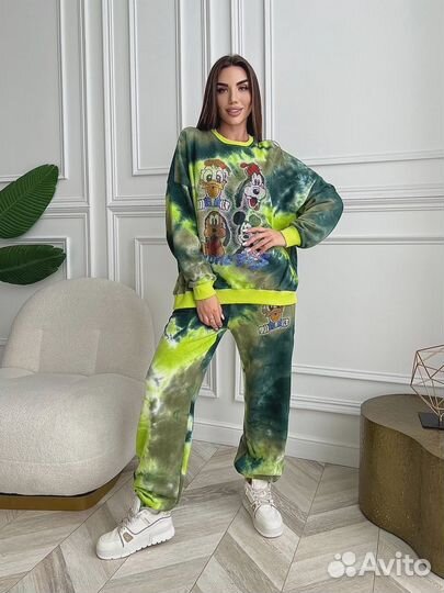 Костюмы женские