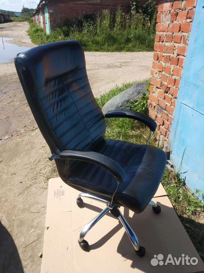 Компьютерное кожаное кресло