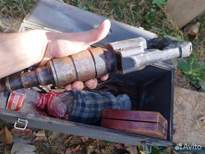 Забивание дюбелей