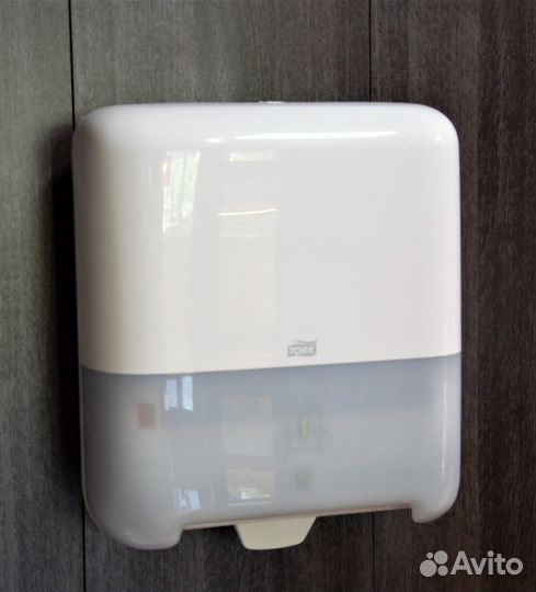 Диспенсер для бумажных полотенец tork