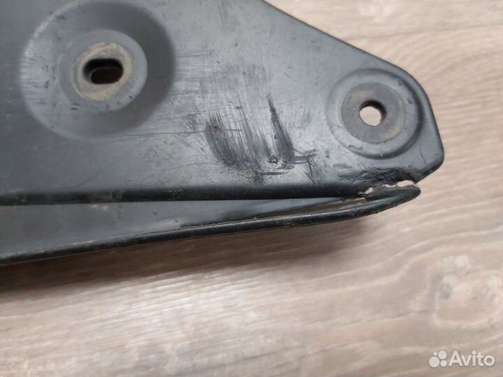 Брызговик передний левый Toyota Land Cruiser 200