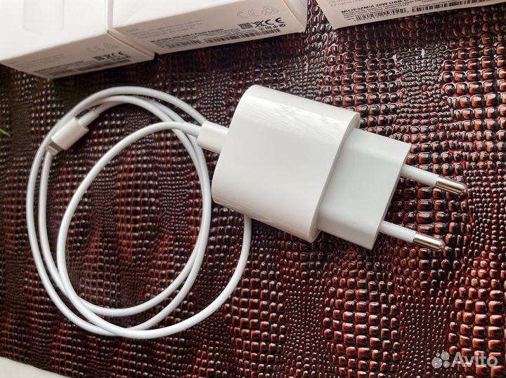 Зарядка на iPhone 20w