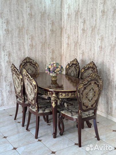 Стол и стулья