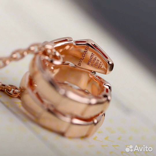 Кулон золотой Bvlgari