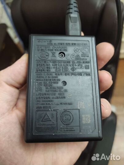 Зарядное Sony BC-VW1