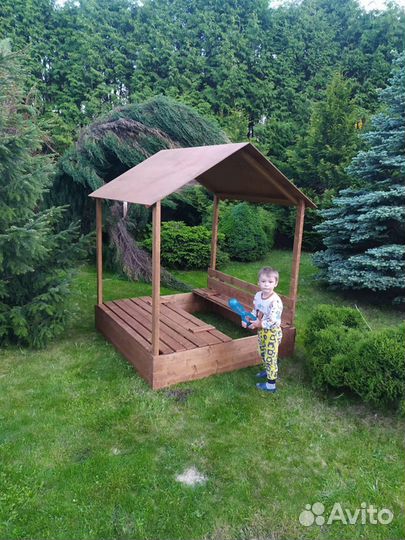 Детская песочница с крышей