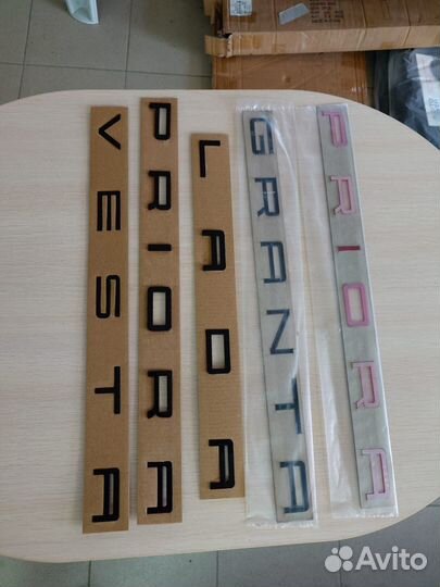 Шильдик-эмблема LADA в стиле Porsche (черный лак)