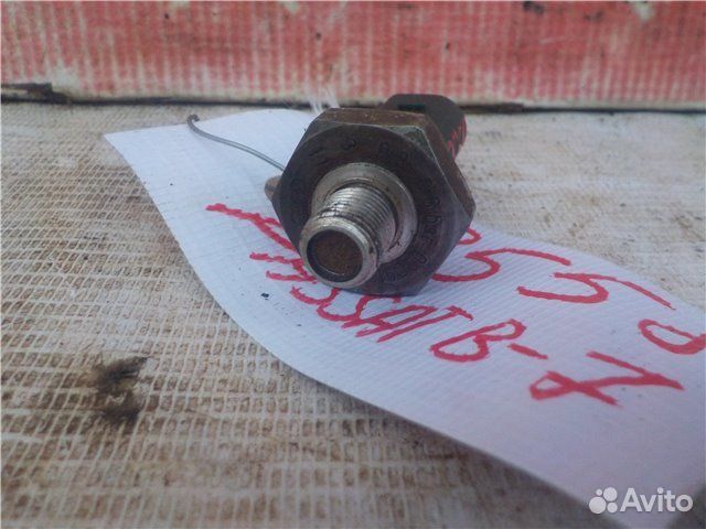 Датчик давления масла Volkswagen Passat B7