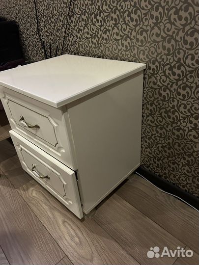 Тумба прикроватная белая