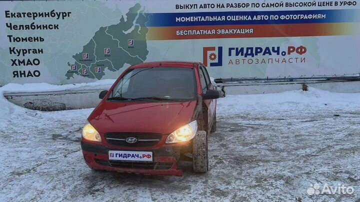 Обшивка стойки центральная нижняя правая Hyundai Getz 85845-1C010. Дефект